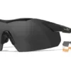Domina cada situación con las Gafas Wiley X Vapor Comm 2.5, con lentes en Grey/Clear/Rust y una sólida montura en Negro. Diseñadas para ofrecer una visión clara y una protección confiable, estas gafas combinan estilo y funcionalidad. ¡Prepárate para cualquier desafío, manteniendo tus ojos protegidos y tu estilo impecable con este accesorio de alta calidad!
