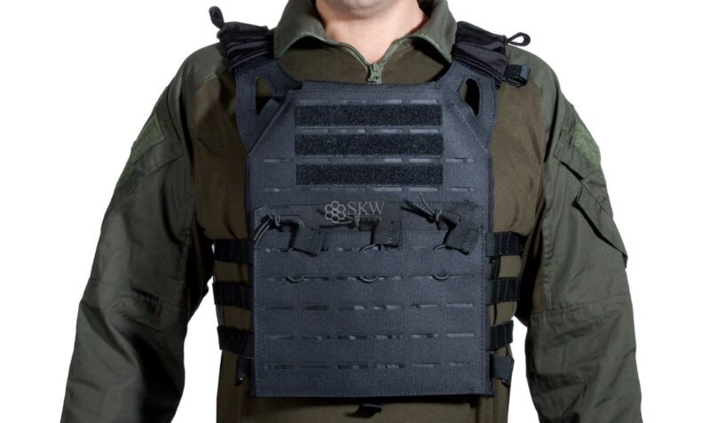 chaleco plate carrier corte laser negro v18 2 placas de proteccion dummy.jpg
